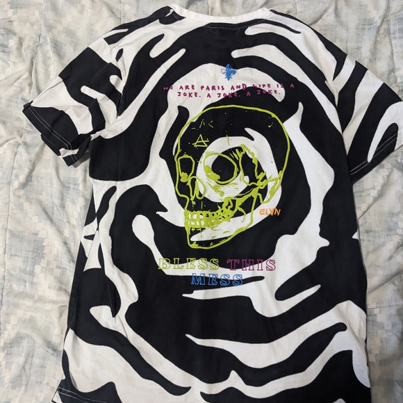 Graphic Black and White Swirl T-Shirt - Picture 2 of 5